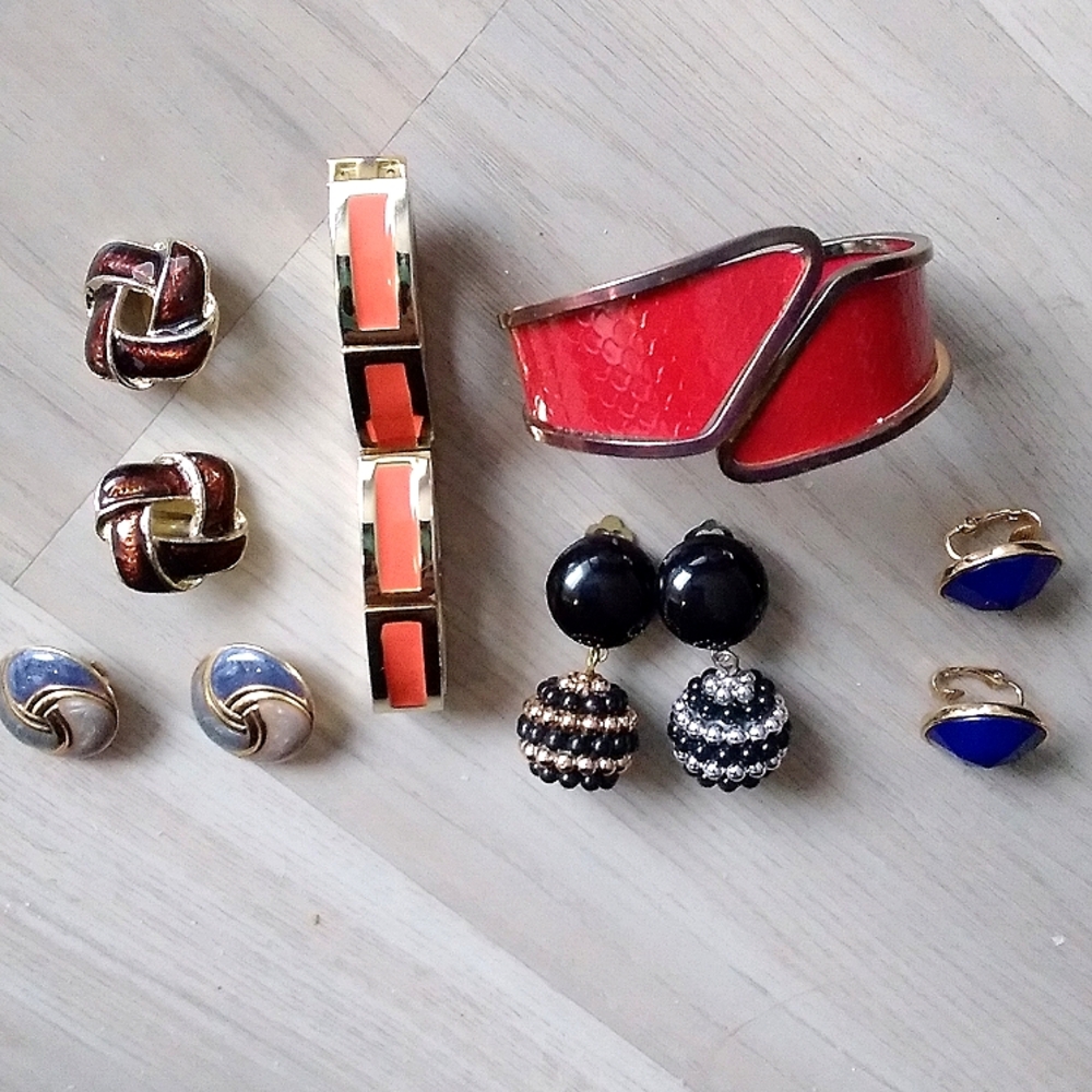 80s Vintage Cistume Jewelry Multi Color Metal Jewelry Set Earrings Cuffs Bracele